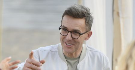 Tak mieszka Maciej Kurzajewski. Ma dom blisko natury