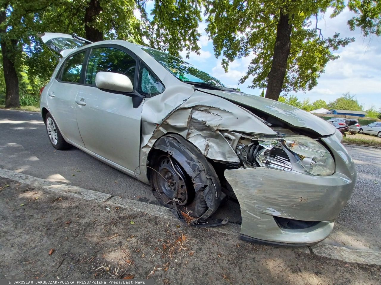 Wypadek na trasie Słupsk-Ustka. Pijany 21-latek wjechał w samochód. Dziecko w szpitalu