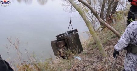 Ukradli bankomat, a wyczyszczony sejf wyrzucili do Sanu. Policjanci zatrzymali sprawców