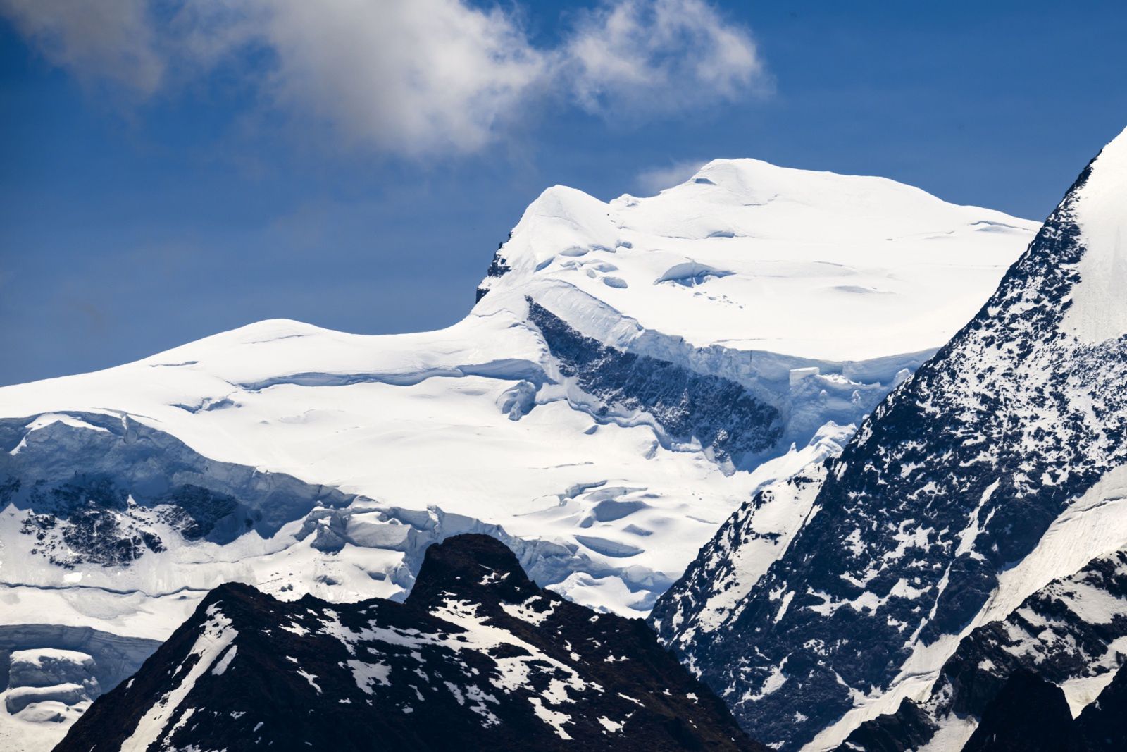 Tragedia w Alpach. Na alpinistów runęła część lodowca. Dwie osoby nie żyją