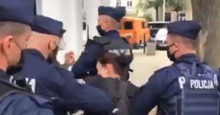 Dramatyczne nagranie z Suwałk. Zwolenniczka opozycji na wiecu Andrzeja Dudy