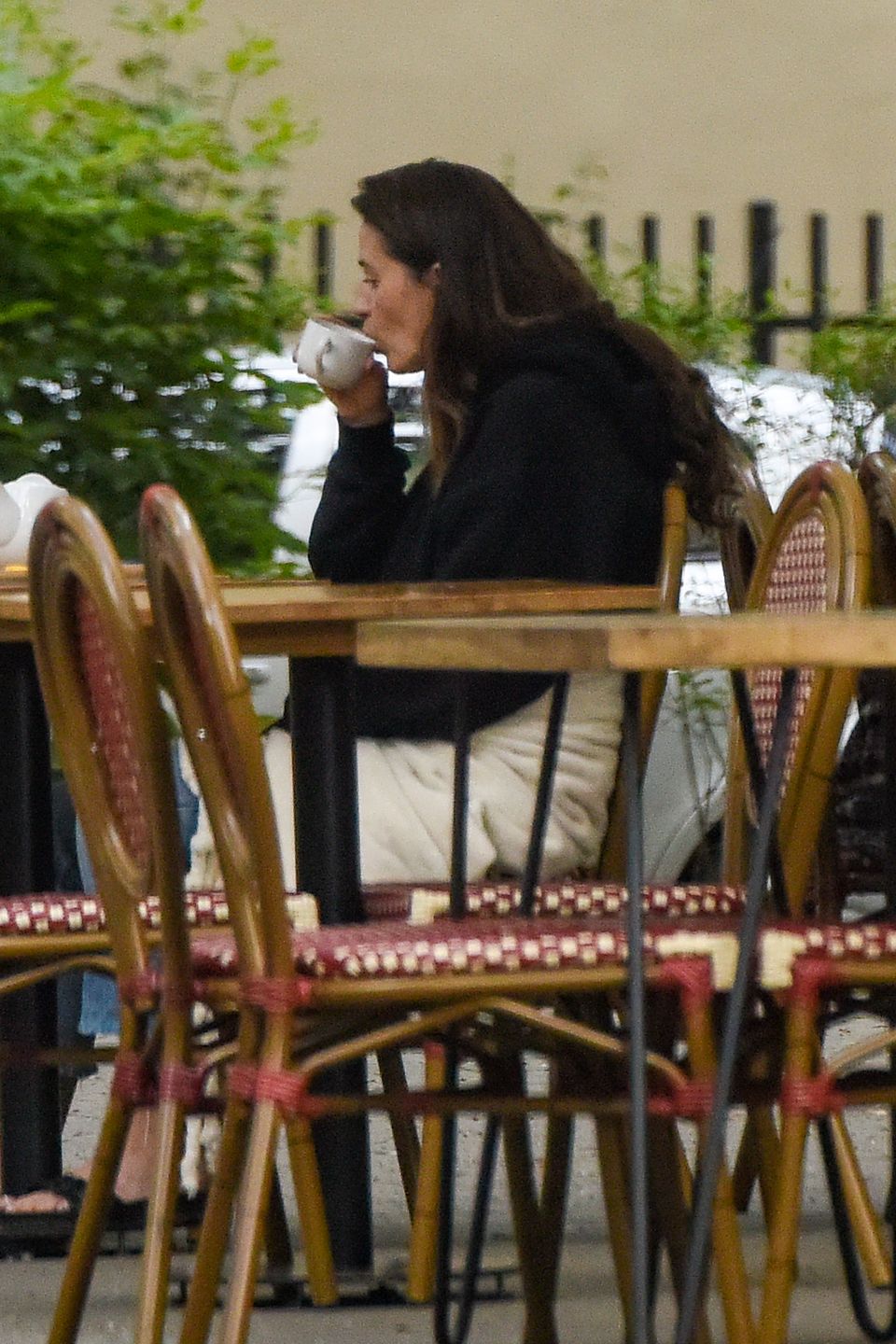 Agnieszka Grochowska w restauracji z tajemniczym mężczyzną