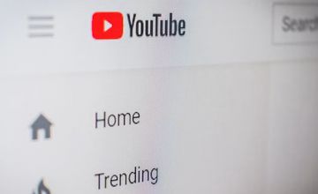 YouTube wygrywa w odpowiedziach AI. Co czwarta odsyła do treści z platformy