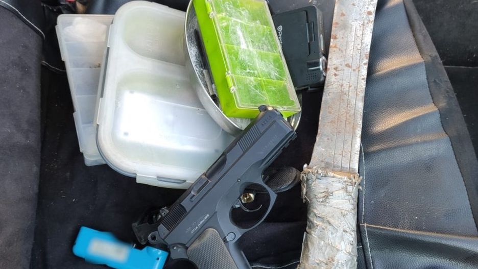 Dąbrowa Górnicza. Dąbrowianin w samochodzie miał narkotyki i maczetę.