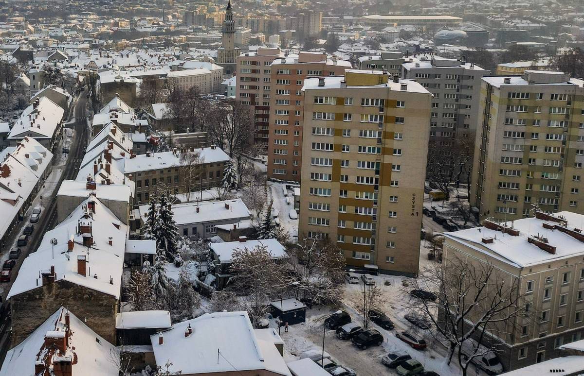 Kaloryfery skręcone do "zera". Prawnik: to problem dla spółdzielni