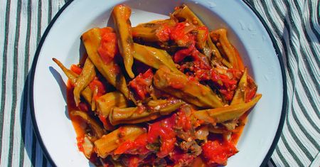 Bammies – okra duszona z pomidorami