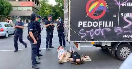 Warszawa. Znów obywatelskie zatrzymanie homofobicznej ciężarówki. Problem, co to jest lobby