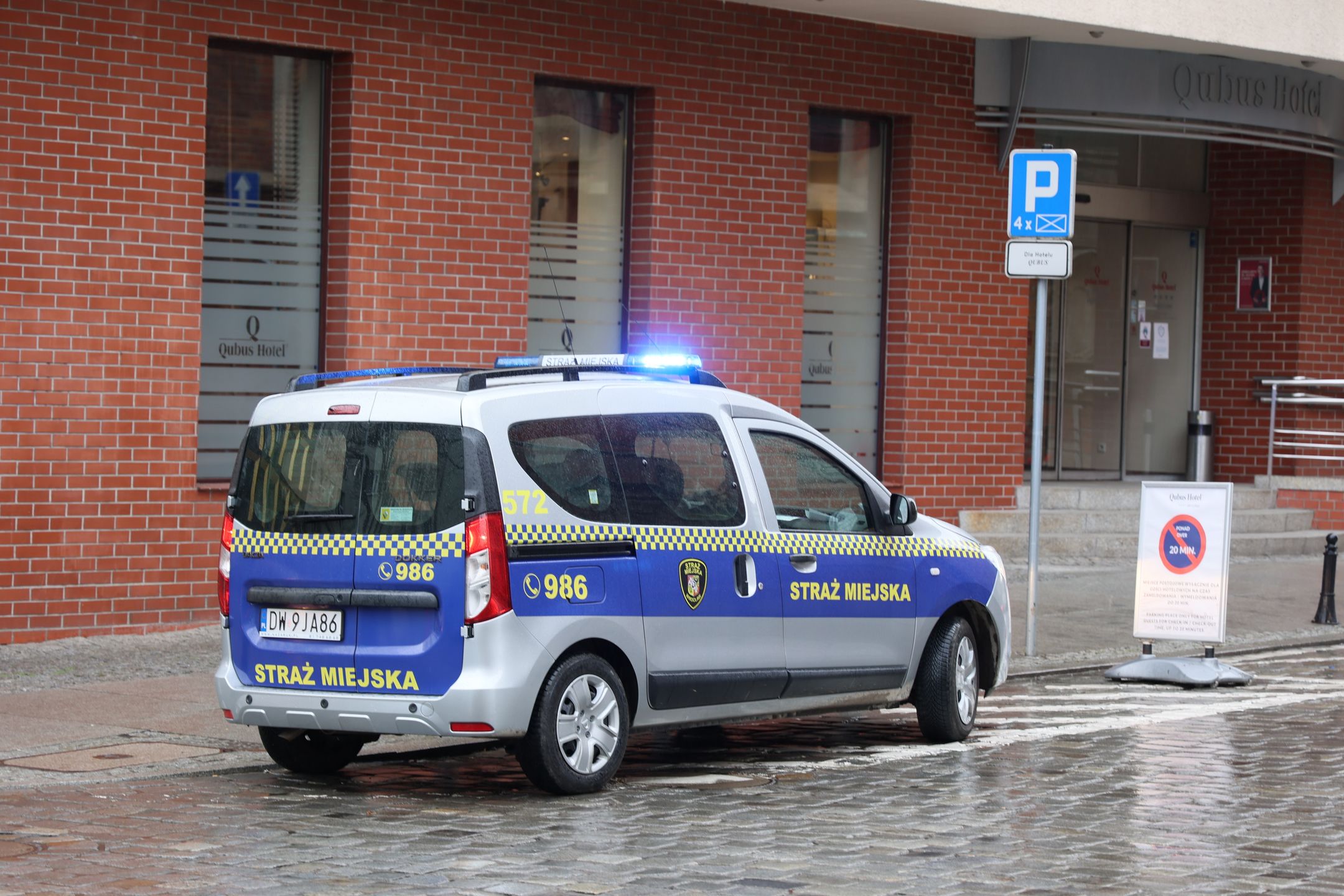 Straż miejska samochód patrol kontrola