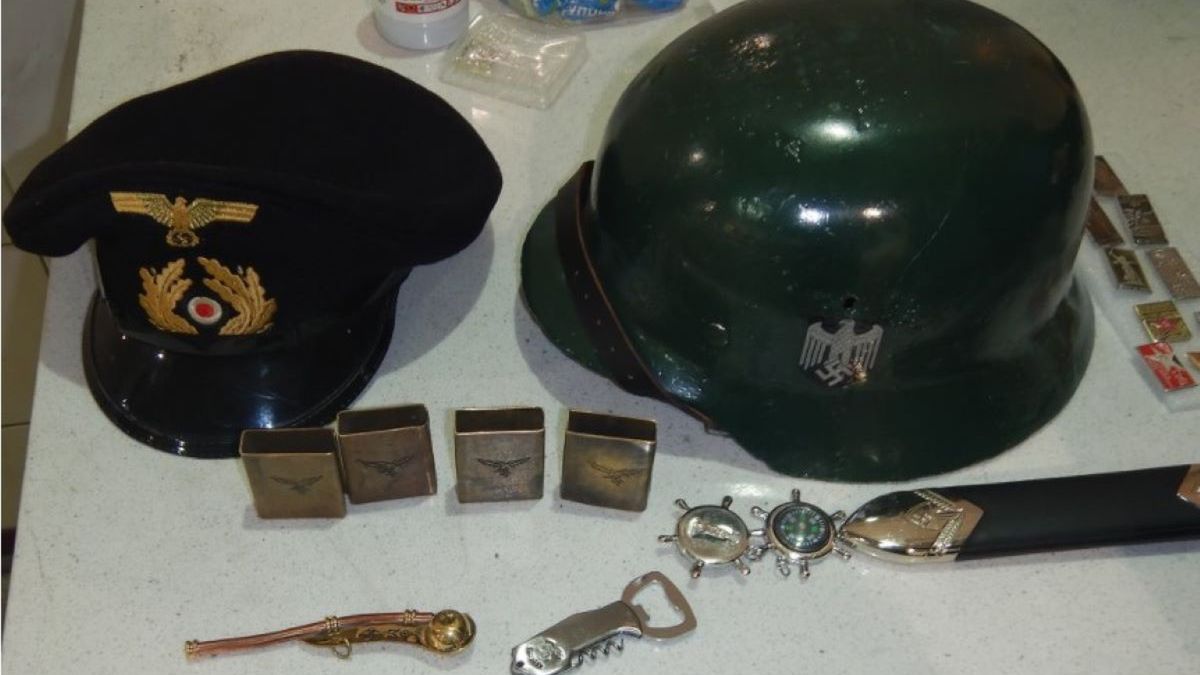 Funkcjonariusze KAS ujawnili historyczne przedmioty 