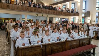 Druga grupa dzieci przyjęła Pierwszą Komunię Świętą w parafii św. Wojciecha w Wągrowcu