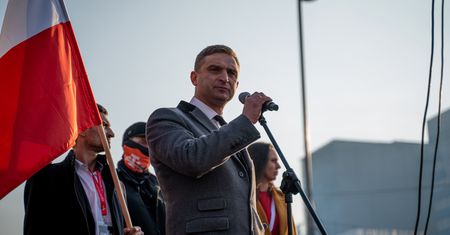 Bąkiewicz zachował stanowisko. Zapowiada się długa wojna o Marsz Niepodległości