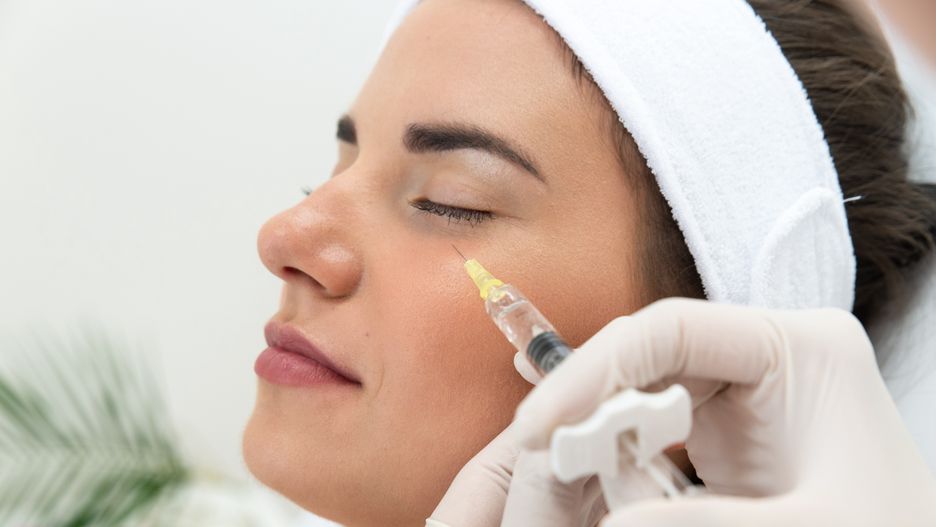 kobieta, salon, medycyna, estetyczna, zabieg, wstrzykiwanie, redukcja, zmarszczka, kwas, hialuronowy, juvederm, wolumetria, twarz, powieki, kosmetyka, estetyka, idealna, BINARY<(7) bytes>, BINARY<(6) bytes>, BINARY<(12) bytes>, strzykawka, BINARY<(5) bytes>, iniekcja, BINARY<(8) bytes>, botoks, BINARY<(7) bytes>, BINARY<(11) bytes>, kosmetolog, kosmetyczka, BINARY<(17) bytes>, BINARY<(9) bytes>, efekt, BINARY<(9) bytes>, zastrzyk, zdrowy, BINARY<(7) bytes>, BINARY<(6) bytes>, atrakcyjny, luksus, BINARY<(8) bytes>, korekcja, zmarszczki, BINARY<(13) bytes>, operacja, plastyczna, mezoterapia, BINARY<(11) bytes>, różowy, preparat, żel