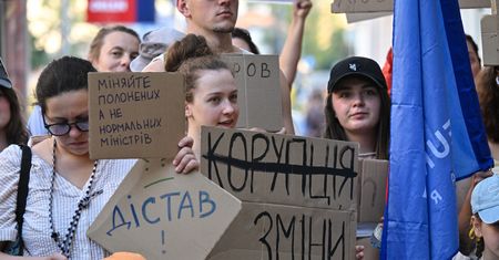 Trzeci dzień protestów w Kijowie. Zełenski zabrał głos w nowym nagraniu