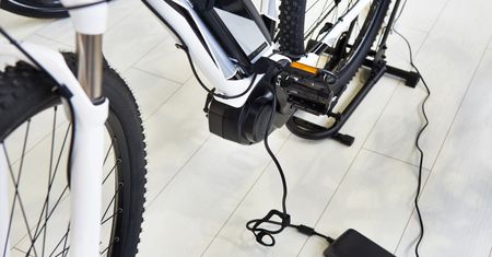 Ile kosztuje ładowanie roweru elektrycznego? Najpierw sprawdź pojemność baterii