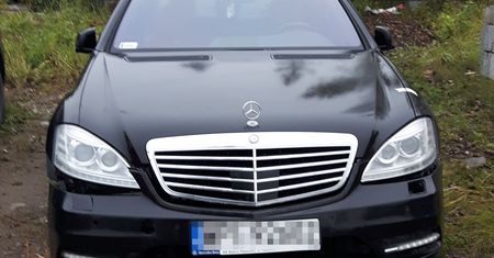 Warszawa. ZDM wystawił na sprzedaż osiem porzuconych samochodów