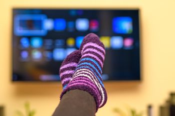 Masz zimne stopy? Sprawdź, co pomaga i co to może oznaczać