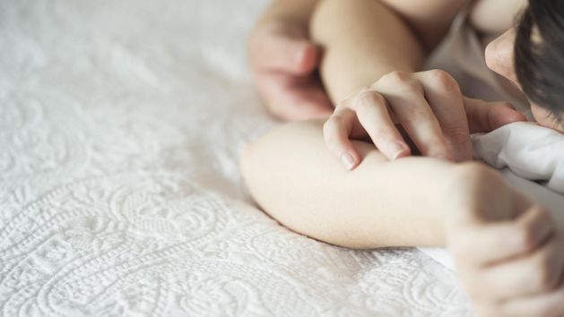 Eski bi mushukni yala