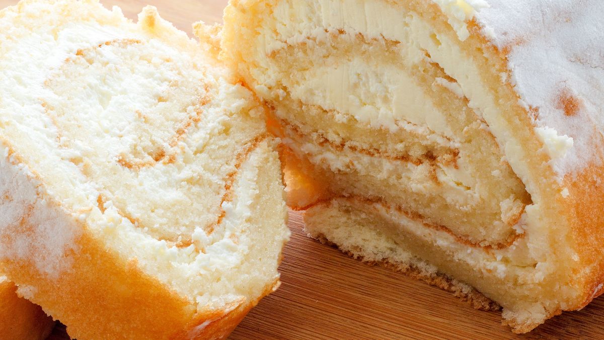 Rolada biszkoptowa z serowym nadzieniem