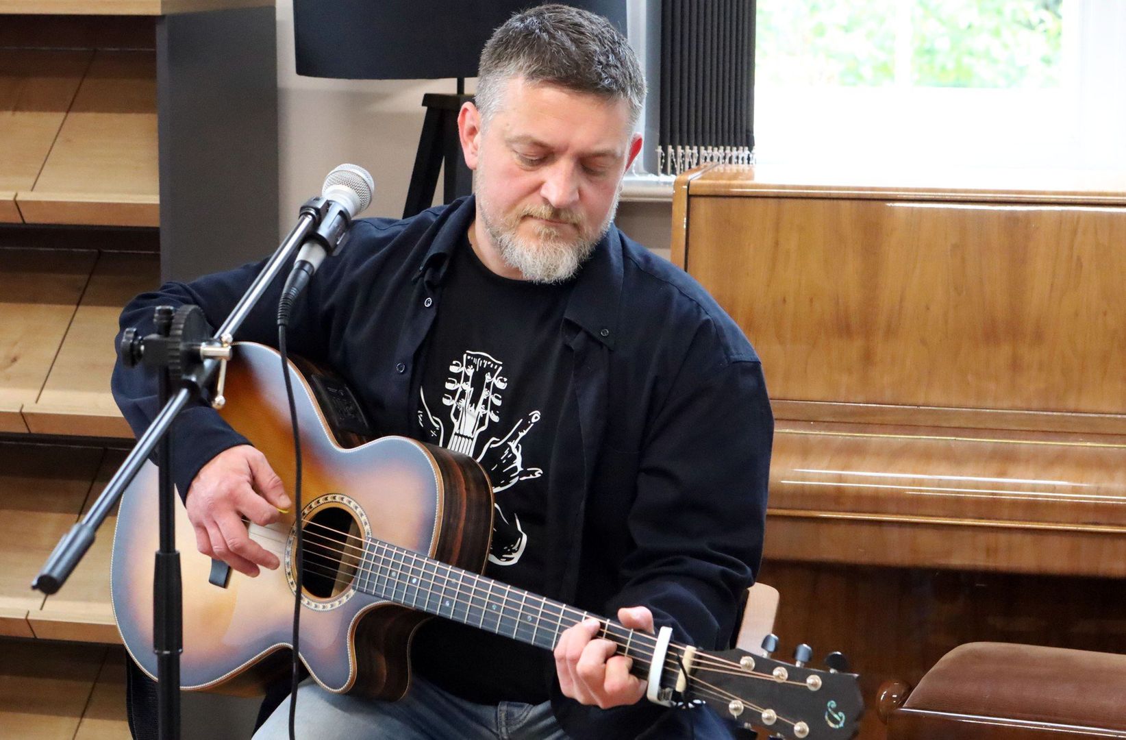 Oprawę muzyczną zapewnił Filip Kowalczyk, lider i wokalista zespołu Animozje