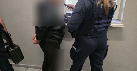 Babcia jechała odebrać wnuka z przedszkola. Tak się tłumaczyła policji