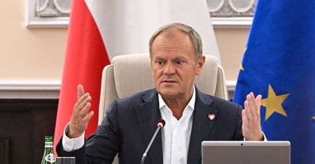 Ogrodzą nowym murem willę premiera. "Nie ma sprzyjających sąsiadów"