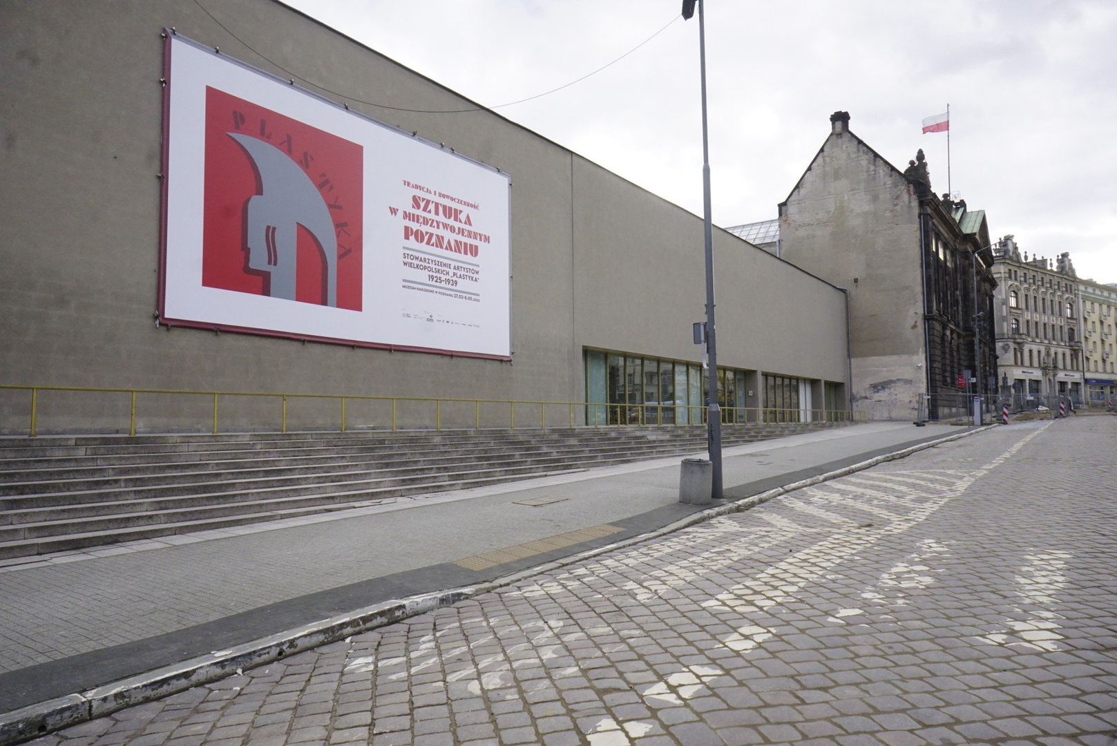 Skarbnica Sztuki i HistoriiMuzeum Narodowe w Poznaniu to jedno z najważniejszych muzeów w Polsce. Jego bogata kolekcja obejmuje dzieła sztuki od średniowiecza po współczesność, a także liczne eksponaty z dziedziny archeologii, etnografii i historii. Zwiedzanie muzeum to doskonała okazja, aby pogłębić swoją wiedzę i podziwiać wyjątkowe dzieła sztuki.Interaktywne WystawyMuzeum Narodowe oferuje także interaktywne wystawy, które są świetnym sposobem na przyciągnięcie młodszych zwiedzających. Dzięki nowoczesnym technologiom, historia i sztuka stają się bardziej przystępne i interesujące.