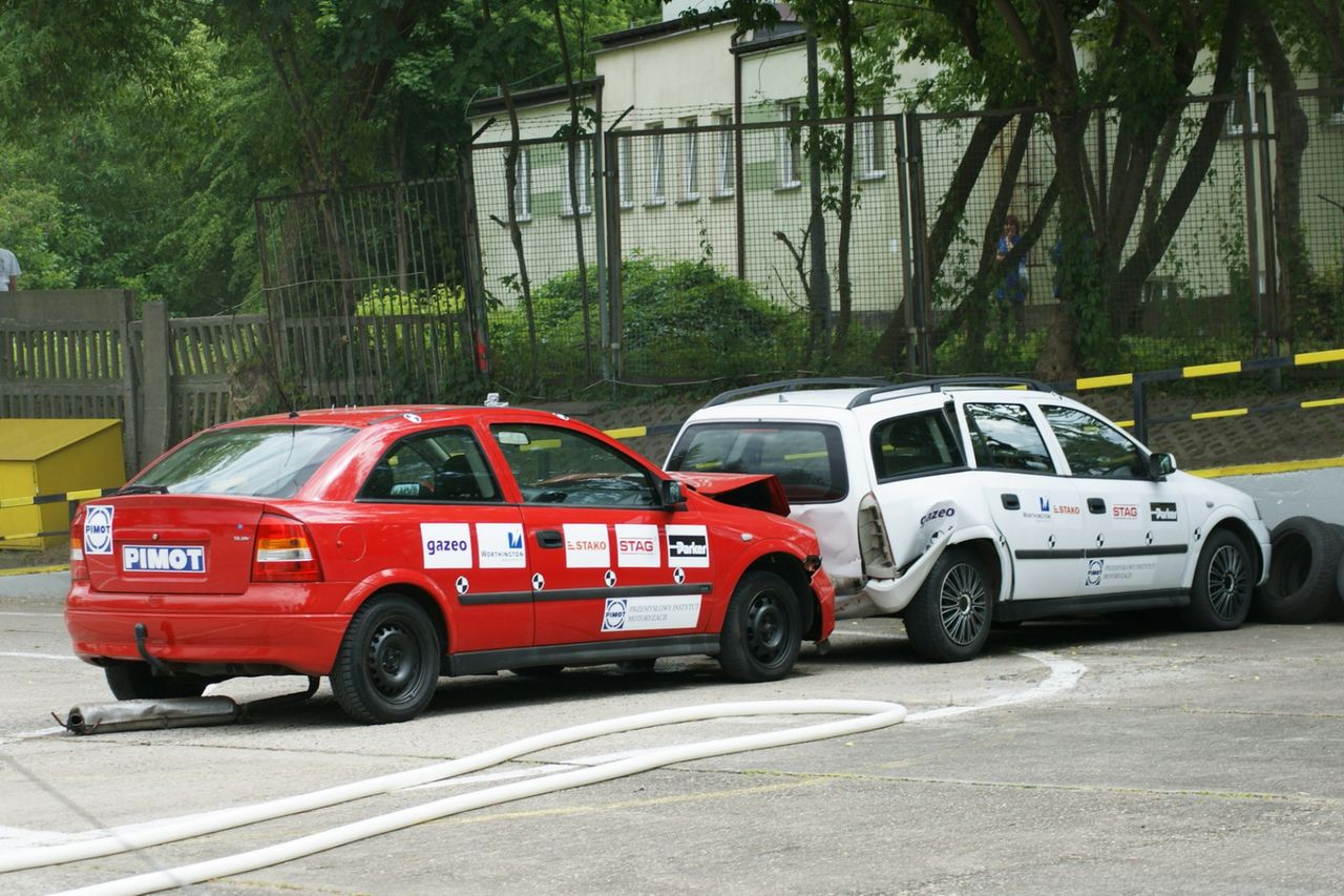 Ten test udowadnia, że posiadanie butli z LPG w samochodzie nie musi kończyć się tragicznie.