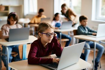 Kartkówki ze sztucznej inteligencji? Estonia wdraża szkolną rewolucję