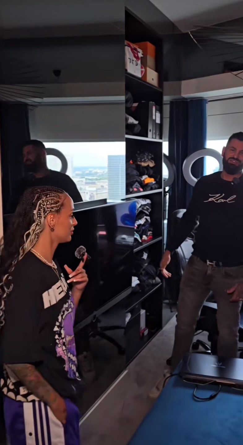 Wojtek Gola pokazał apartament na Złotej 44