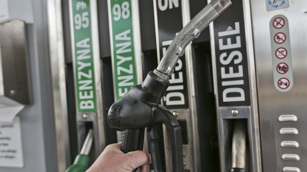 Od 16 listopada stacje paliw muszą oferować zimowy olej napędowy. Produkty premium poszczególnych marek mają różne parametry