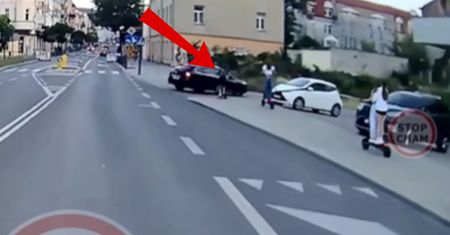 We dwie na hulajnodze. Uchwyciła je kamera. Bolesne zdarzenie