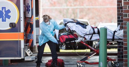 Przez pandemię COVID-19 będą żyć krócej. Najgorsze prognozy od lat