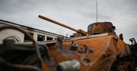 Dwa razy wpadli na pole minowe. Rosjanie tracą transportery BTR-82A