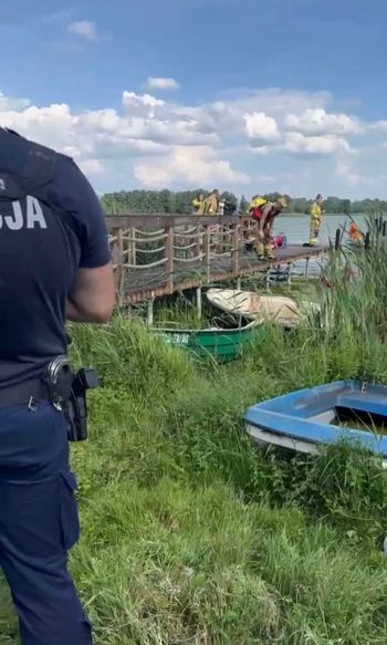Kolejna tragedia na jeziorze na Mazurach. Nie żyje 31-letni mieszkaniec Warszawy, który wypadł z rowerka wodnego