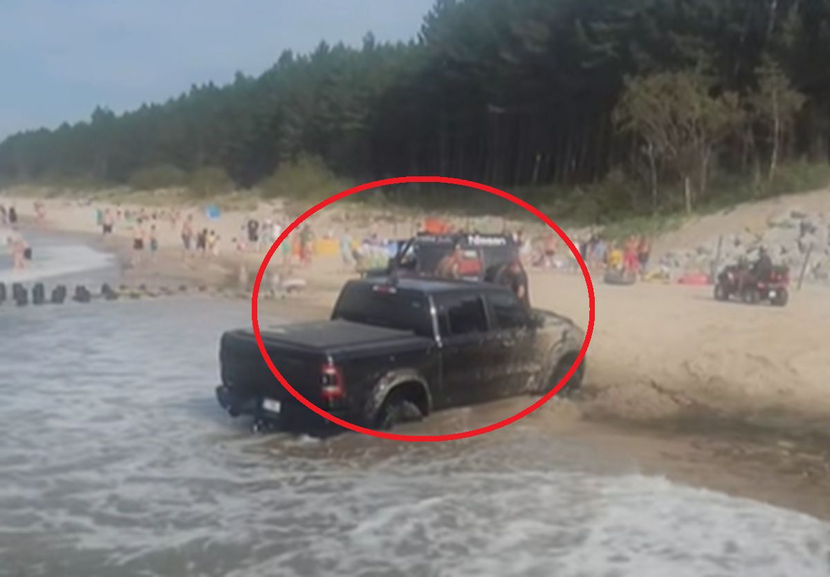 Wylądował autem w morzu. Nagranie znad Bałtyku