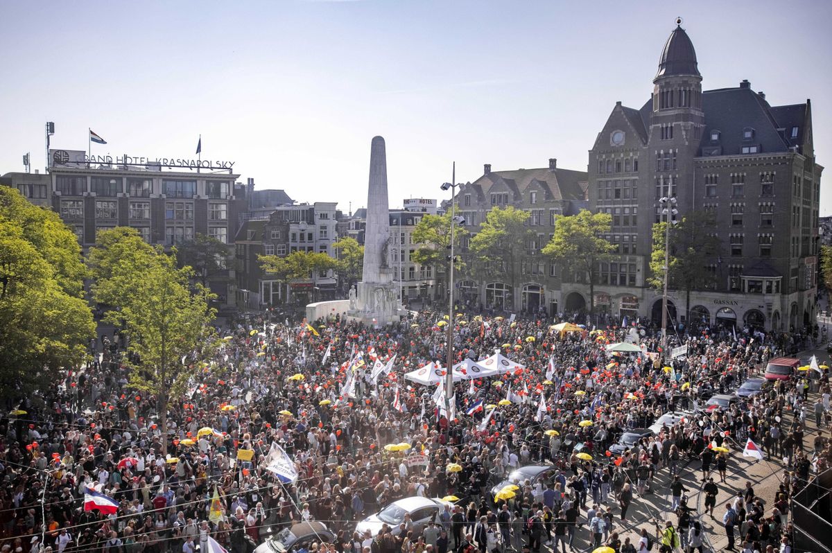 Holendrzy maszerowali ulicami Amsterdamu. Nie chcą obostrzeń 