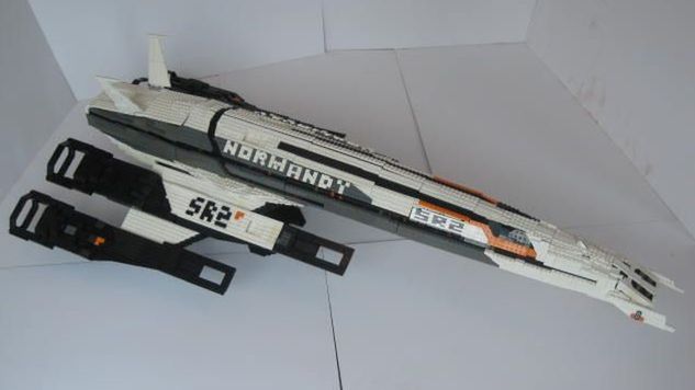 Mass Effect 2 - Normandia z LEGO 1