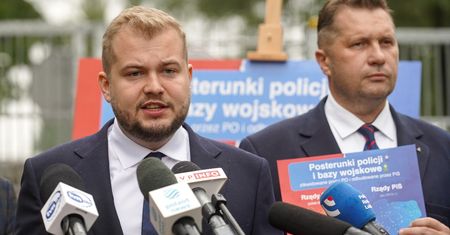 Problemy w koalicji. Asystent Kaczyńskiego drwi z Hołowni