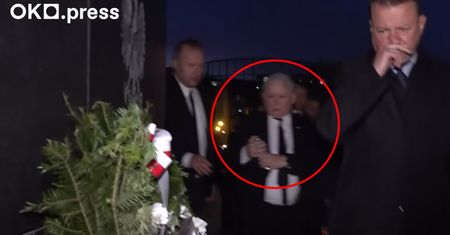 Incydent przy pomniku. Policja do Kaczyńskiego: "to jest zabronione"