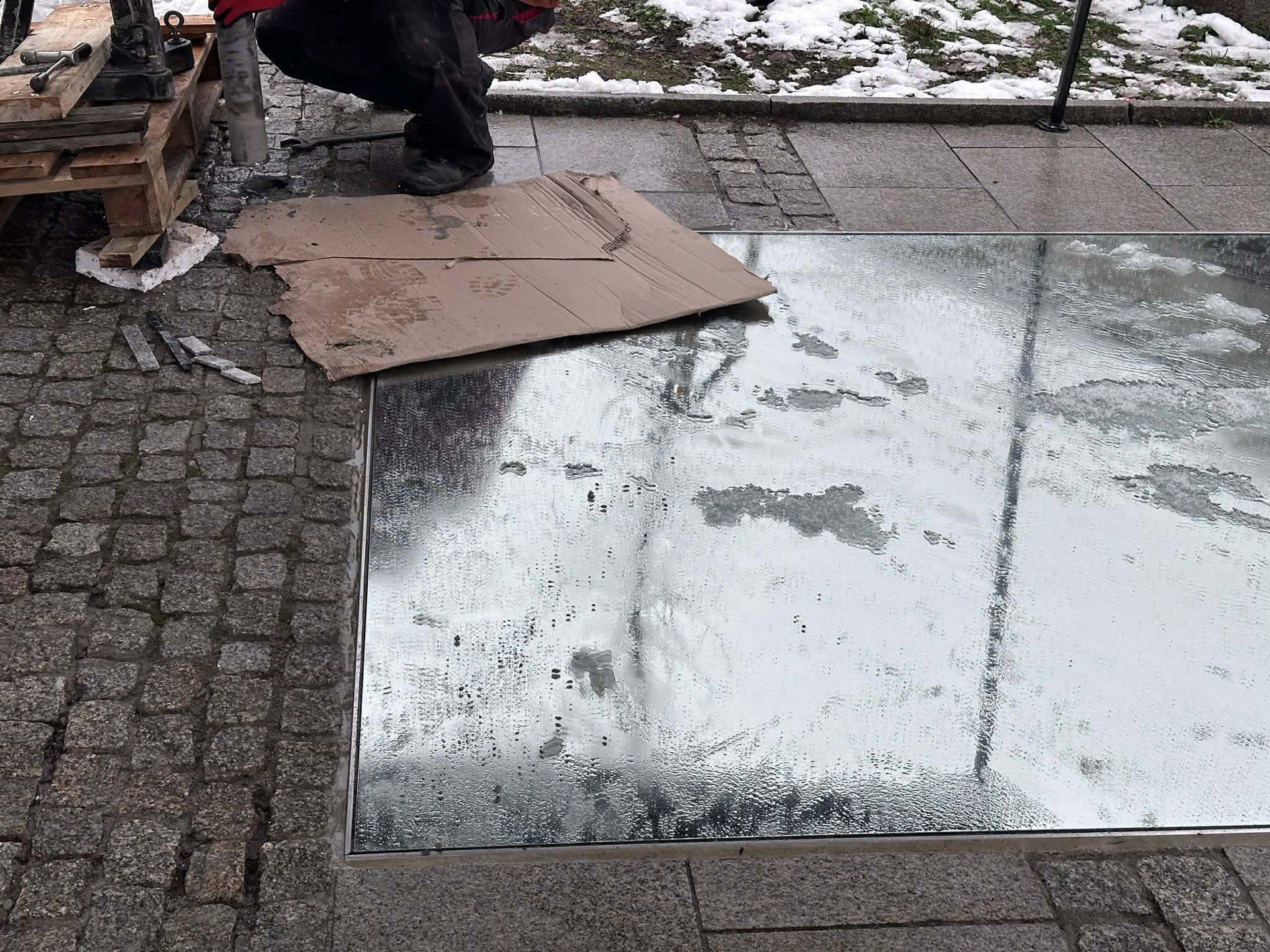 Niebo Kielc - powstaje stałe ogrodzenie i osłona instalacji