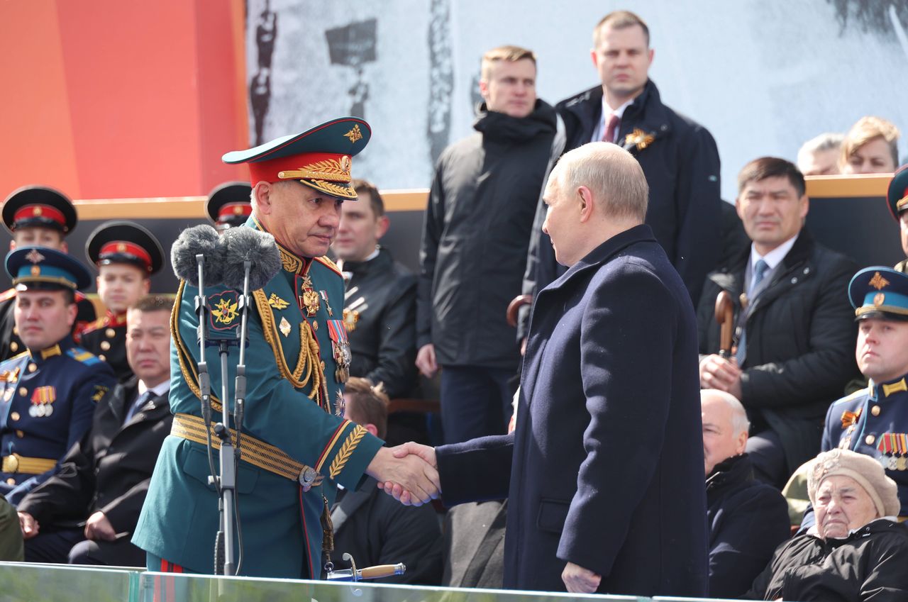 Vladimir Putin and the outgoing defence minister Sergei Shoigu