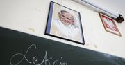 Uczeń nie chciał słuchać o "szkalowaniu" papieża. Do szkoły wezwano rodziców