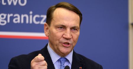 Putin mówił o wyeliminowaniu "prowokacji". Mocna odpowiedź Sikorskiego