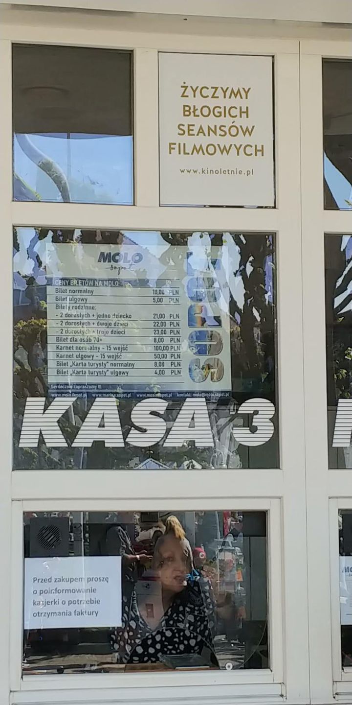 Tak prezentują się ceny za wejście na molo w Sopocie