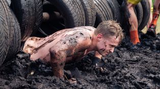 Ból, błoto i adrenalina. Runmageddon w Szczecinie wystawił uczestników na ekstremalny wysiłek [ZDJĘCIA]