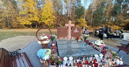 Przyjaciel pokazał grób Krawczyka. Jeden szczegół zwraca uwagę
