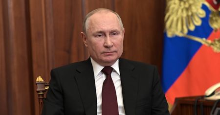 Putin rozkazał wojsku "utrzymanie pokoju" na wschodzie Ukrainy. "To w zasadzie początek inwazji" [NA ŻYWO]