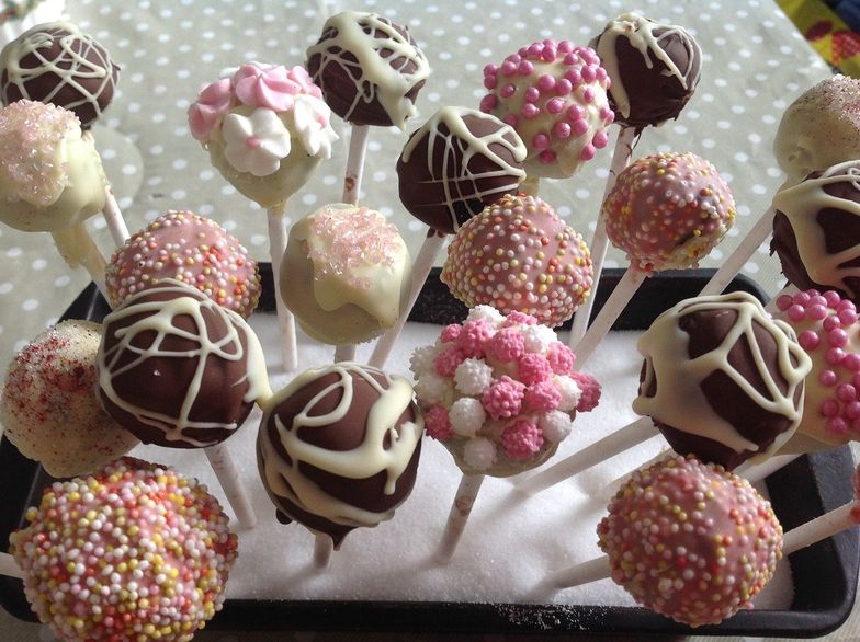 Przepis na cake pops, czyli lizaki z ciasta. Dzieci będą zachwycone