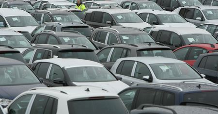Zarejestrować jak najszybciej. Unia stworzyła problem i postawiła dilerów aut pod ścianą