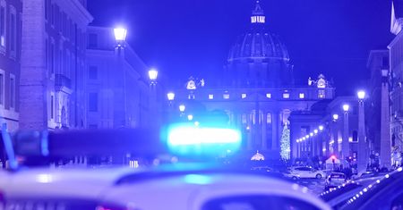 Akcja służb w Watykanie. "Szedł z nożem na plac Św. Piotra, ranił policjanta"